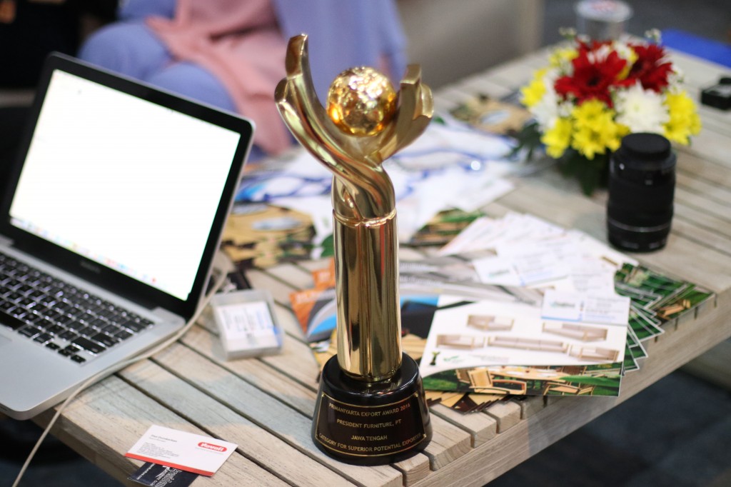 Primaniyarta Award 2016 Trophy 